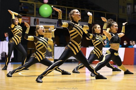 Magyar Bajnok és Országos Ranglista Kupa Győztes a FŐNIX felnőtt formációja